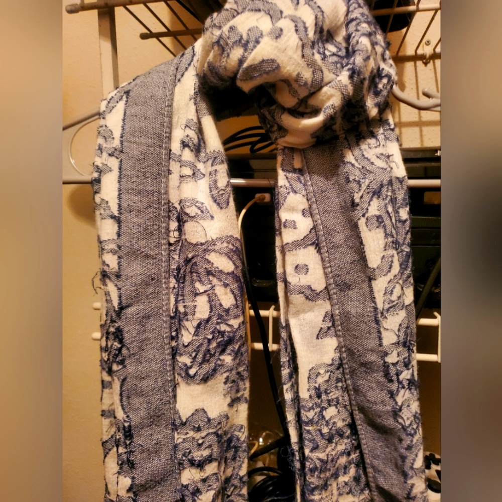 Women's Universal Thread Light Blue and White Scarf